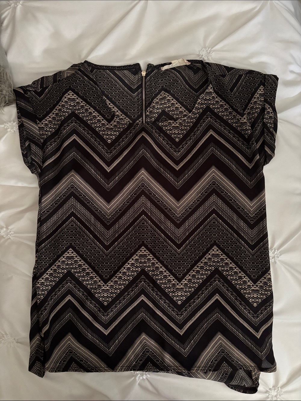 PINK REPUBLIC - Black & Beige Chevron Print Blouse